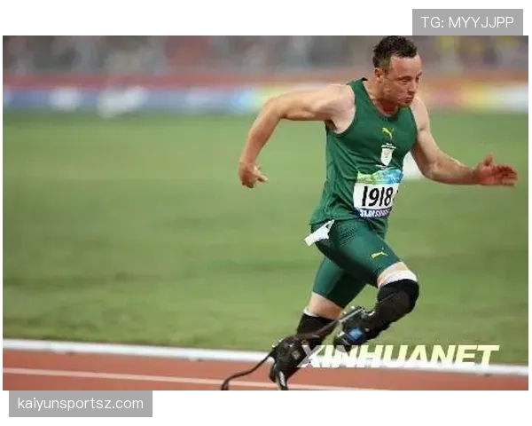 奥斯卡·皮斯托瑞斯穿西装倒像富豪派对主角，赛场那副狠劲儿去哪儿了？