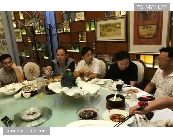 如果能约到季丽萍吃顿饭，我只想看她点的第一道菜和最后那张账单